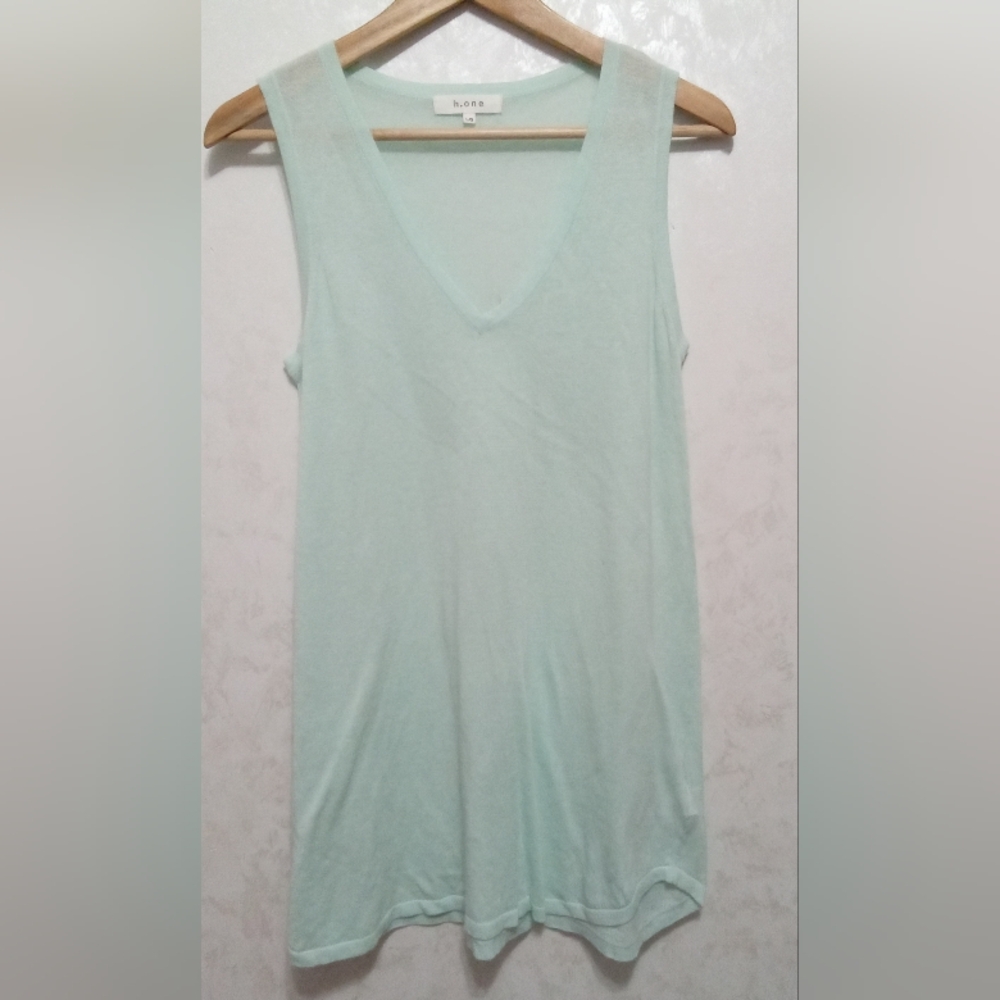 H. one Light Mint Green V-Neck Sleeveless Tank Top - Size Large